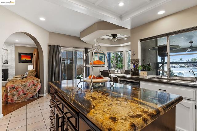5090 Double Point Way, Discovery Bay CA: https://media.crmls.org/mediaz/37f7d04e-6347-4ed0-9d11-13ddeb421805.jpg