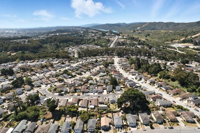 2621 Heather Lane, San Bruno CA: https://media.crmls.org/mediaz/37f8022b-a2f8-4e86-bc56-e91a31ca68cf.jpg