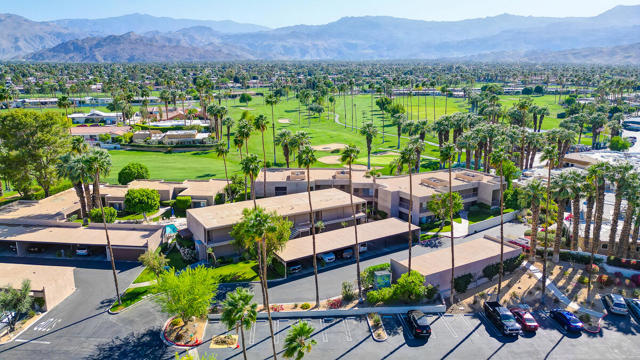 73879 Club Circle Dr, Palm Desert CA: https://media.crmls.org/mediaz/37f8a999-16f7-41d2-b6a5-419ddd924cbe.jpg