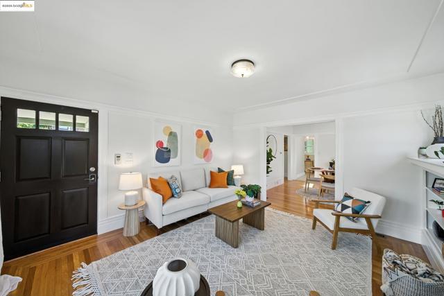 4415 Fleming Ave, Oakland CA: https://media.crmls.org/mediaz/37f986e9-6df1-435e-9950-f49e383f9f2e.jpg