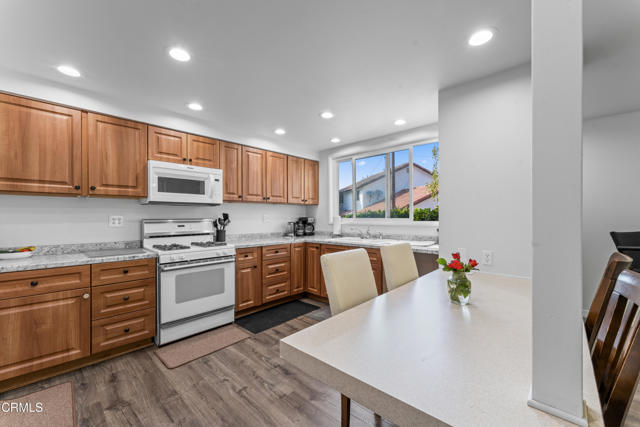 796 S Saticoy Avenue, Ventura CA: https://media.crmls.org/mediaz/37fa01b3-e97b-4141-9d2e-c88e25dc02f0.jpg