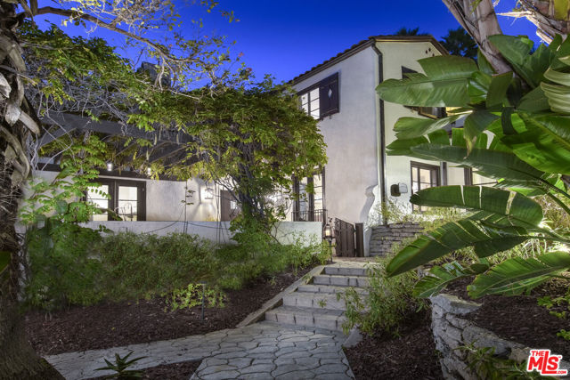 5181 Franklin Avenue, Los Angeles CA: https://media.crmls.org/mediaz/37fa772d-8277-4a6a-bac5-58000fa319d3.jpg