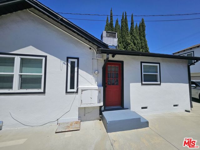 4031 Brunswick Avenue, Los Angeles CA: https://media.crmls.org/mediaz/37fadbcf-d9bc-4198-9927-dfa5c879178f.jpg