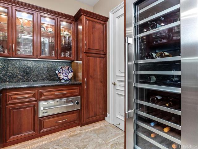 6095 Lake Vista Drive, Bonsall CA: https://media.crmls.org/mediaz/37fb37d8-36a4-4a80-9660-155872e4776f.jpg