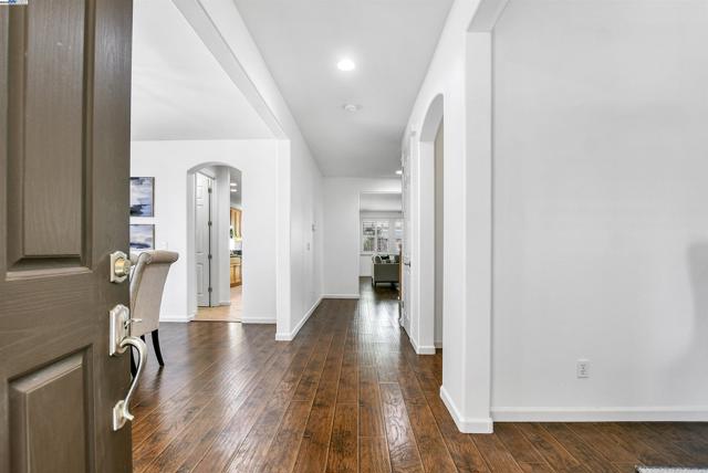 5618 Arcadia Cir, Discovery Bay CA: https://media.crmls.org/mediaz/37fc17aa-1196-42af-b25c-b4393e173fab.jpg