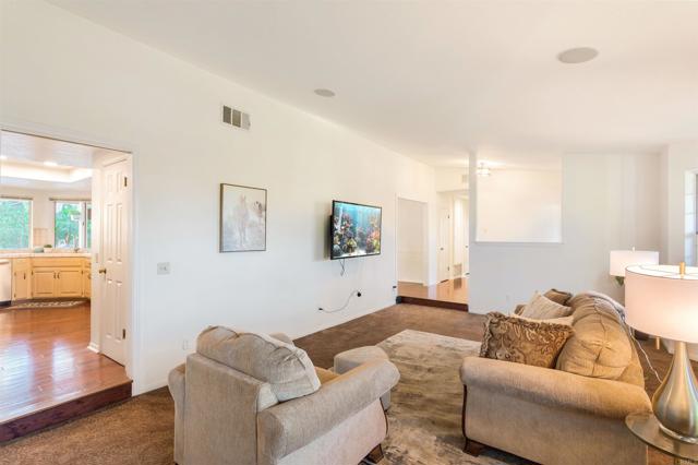 Detail Gallery Image 5 of 59 For 351 Sheila Ln, Fallbrook,  CA 92028 - 3 Beds | 3 Baths