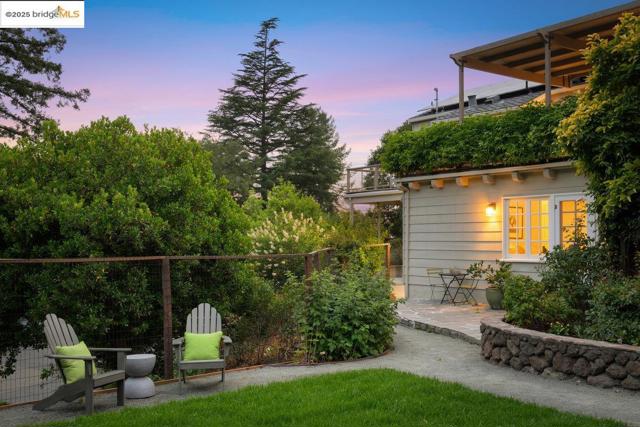 6452 Ascot Dr, Oakland CA: https://media.crmls.org/mediaz/37fc55b9-6925-4e62-ad7f-115c2c92072f.jpg