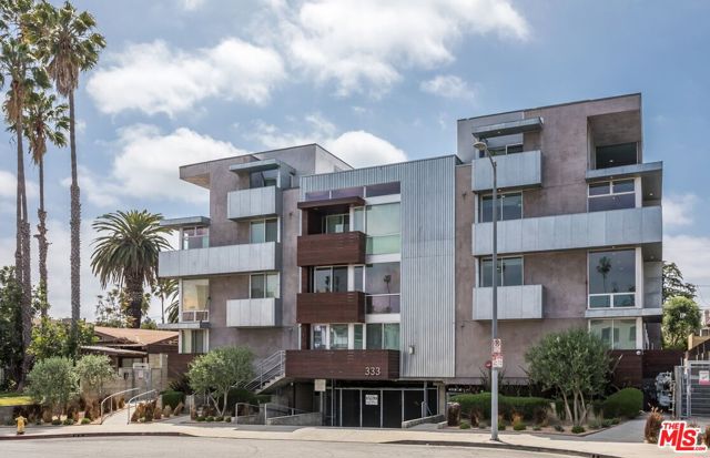 333 S Wilton Place, Los Angeles CA: https://media.crmls.org/mediaz/37fc5c87-173f-41f3-861c-b401f5e90669.jpg