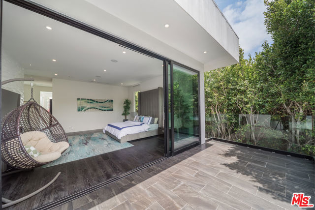 511 N Rexford Drive, Beverly Hills CA: https://media.crmls.org/mediaz/37fca76e-d1ba-4f56-9fa0-c423ac499c9f.jpg