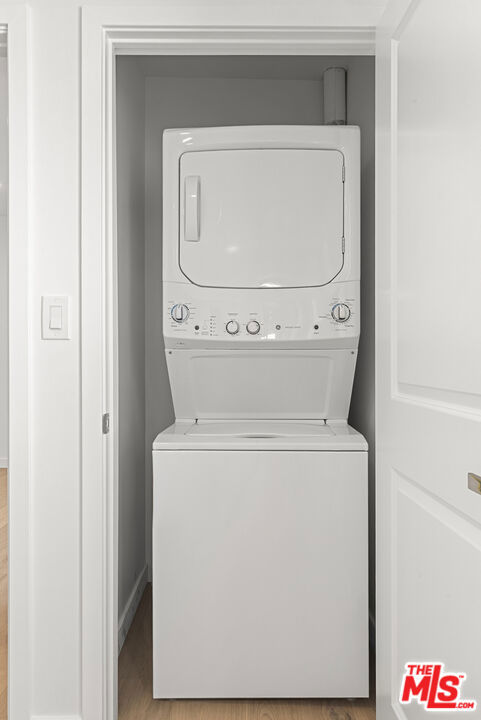https://media.crmls.org/mediaz/37fd8b8e-cf50-4055-b443-0ed865fd77f3.jpg?preset=X-Large