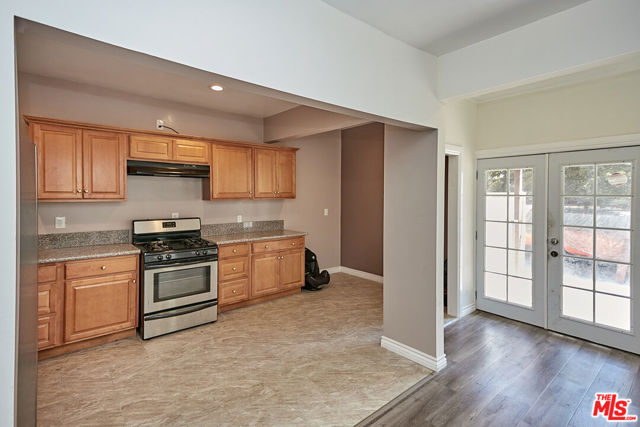 2422 Venice Boulevard, Los Angeles CA: https://media.crmls.org/mediaz/37fdd8e8-a76f-4d56-b7b1-f10eb79beffa.jpg