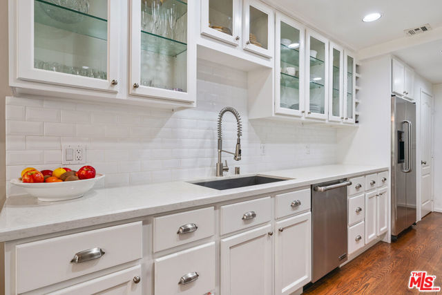 120 N Swall Drive, Los Angeles CA: https://media.crmls.org/mediaz/37fe06f4-9ce2-442b-9116-f4dc13b45ab3.jpg