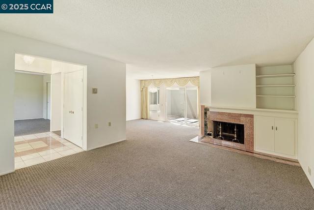 3333 Tice Creek Dr, Walnut Creek CA: https://media.crmls.org/mediaz/37fe078a-3308-4912-b034-cbf3daaa3971.jpg