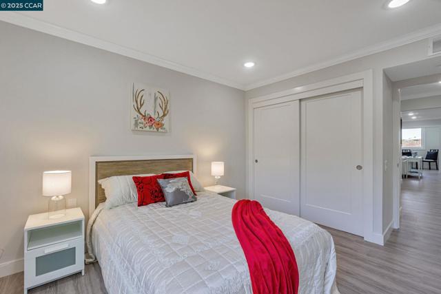 2900 Tice Creek Dr, Walnut Creek CA: https://media.crmls.org/mediaz/37fe1f63-422e-4562-a5ce-477931f639cc.jpg