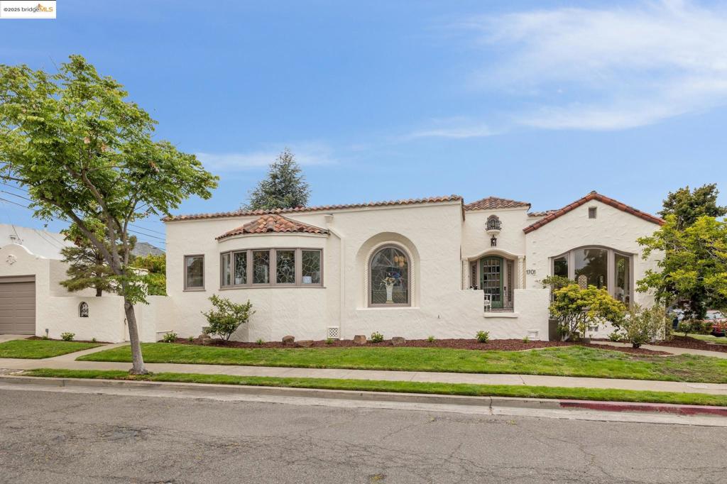 1701 Cambridge Drive