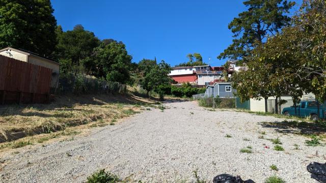 7106 Outlook Avenue, Oakland CA: https://media.crmls.org/mediaz/37fe878d-e7e1-4b08-ba2f-b9b17d645984.jpg