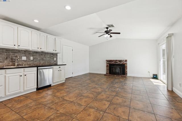 310 S Central Ave, Tracy CA: https://media.crmls.org/mediaz/37fedc3b-97e5-44b9-9f9a-7878b09d7b2d.jpg