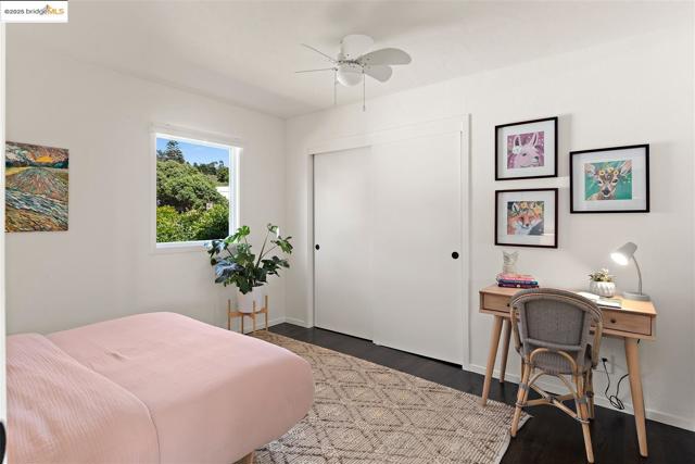 1000 Navellier St, El Cerrito CA: https://media.crmls.org/mediaz/37ff09b6-828a-485e-a95d-b8a9225eda4b.jpg