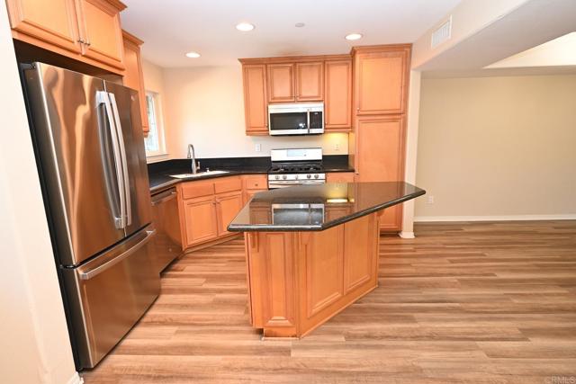 Detail Gallery Image 7 of 44 For 4035 Bluff View Way, Carlsbad,  CA 92008 - 4 Beds | 2/1 Baths