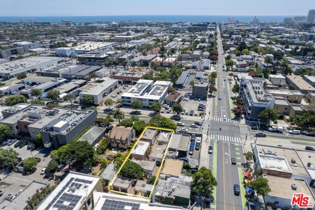 1507 14th Street, Santa Monica CA: https://media.crmls.org/mediaz/37ffbc53-0fc4-4526-be42-db2f82e81a6e.jpg