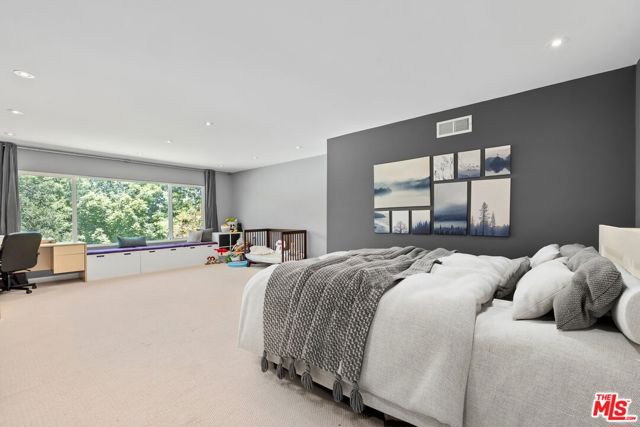 16241 W Meadow Ridge Way, Encino CA: https://media.crmls.org/mediaz/3800bbd3-14de-4ebb-bf22-3580cfc71aab.jpg
