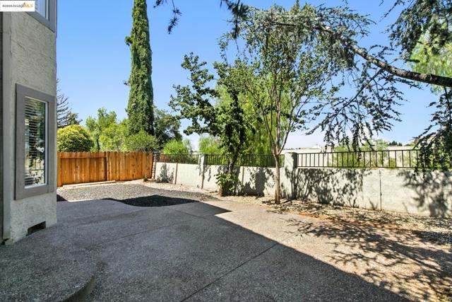 2201 Mark Twain Drive, Antioch CA: https://media.crmls.org/mediaz/3800f215-160c-49bd-acff-2e8de7300b0f.jpg