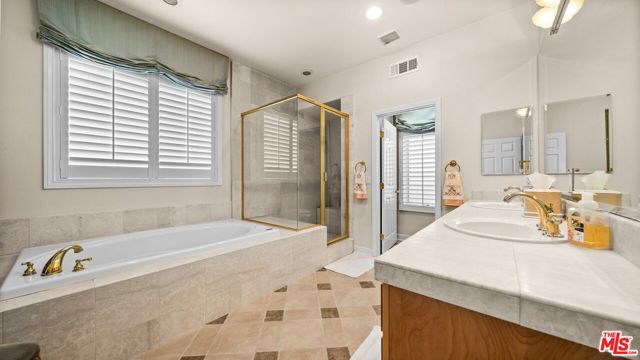 219 Baybrook Court, Lake Sherwood CA: https://media.crmls.org/mediaz/38011224-072a-4b2d-9150-701542c1eb78.jpg