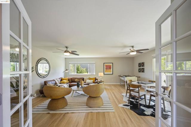 1051 Lea Drive, San Rafael CA: https://media.crmls.org/mediaz/38011e05-c897-49d1-bf52-81558839270a.jpg