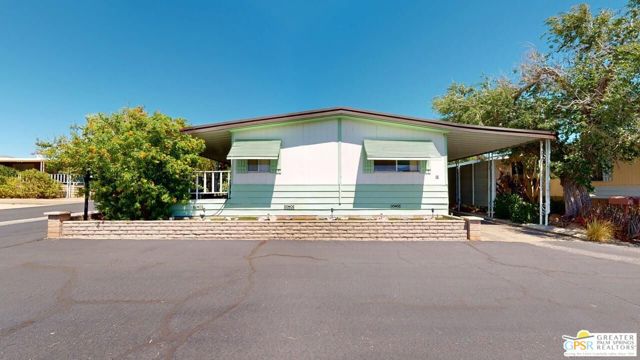 18555 Roberts Road, Desert Hot Springs CA: https://media.crmls.org/mediaz/380134c3-09f0-4d37-b031-ad4eaf1f5f01.jpg