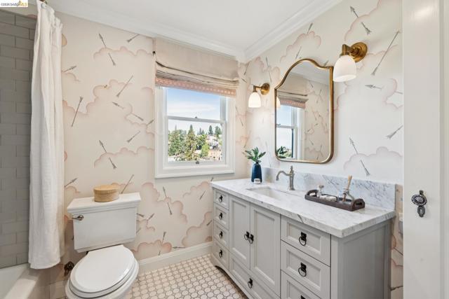 Image 43 of 60 For 906 Paramount Rd