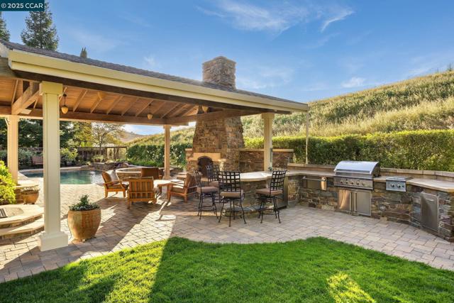 129 Alta Vista Way, Danville CA: https://media.crmls.org/mediaz/38025a5d-6bf9-4756-b1bd-89eeb39001d2.jpg