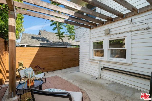 1631 Champlain Terrace, Los Angeles CA: https://media.crmls.org/mediaz/3802a2a5-c4e2-40c5-94bd-1a8a3383ef0c.jpg