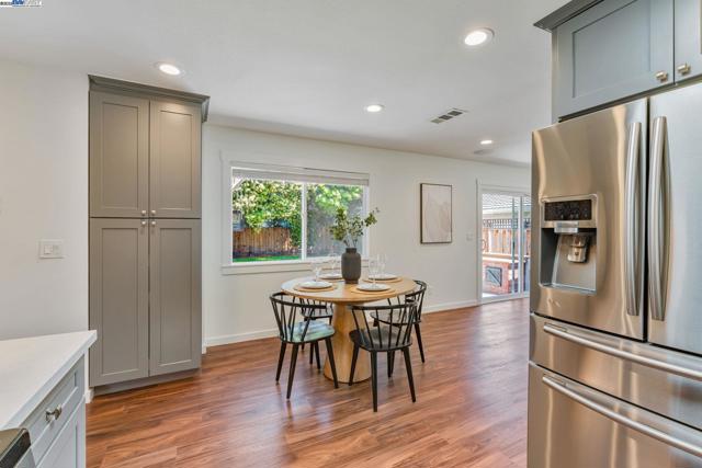 Image 14 of 43 For 41674 Mahoney St