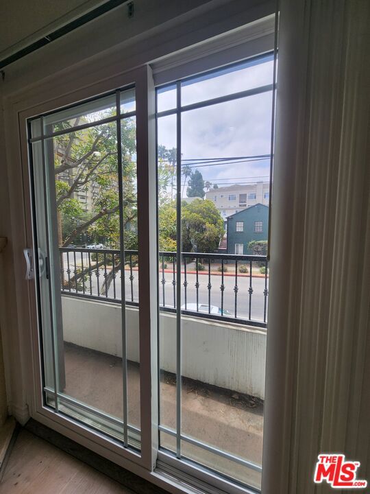 https://media.crmls.org/mediaz/3802f746-83bd-4ef0-99b5-da096e354005.jpg?preset=X-Large