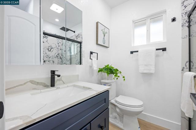 2133 39Th Ave, Oakland CA: https://media.crmls.org/mediaz/380335b7-52b5-48cd-a9e0-616d5324123b.jpg