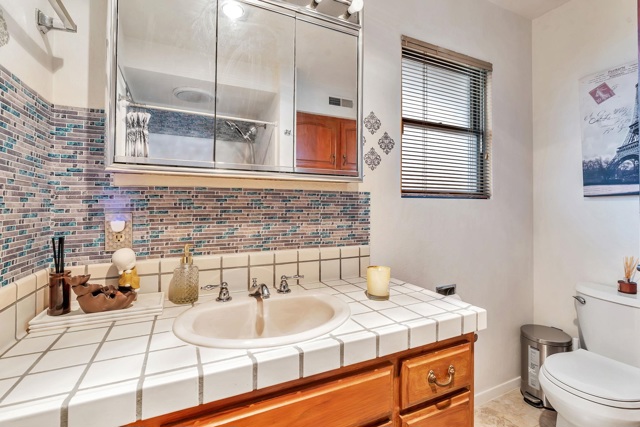 71 Taylor Pl, Bethel Island CA: https://media.crmls.org/mediaz/3803d2a9-8adf-4ab2-a89f-7f369064e77f.jpg