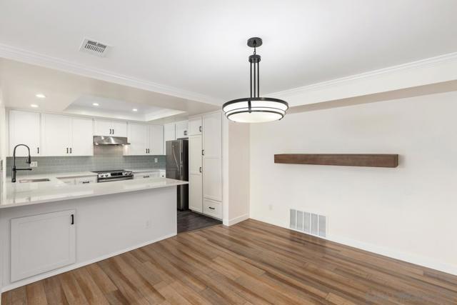 24 Montego, Coronado CA: https://media.crmls.org/mediaz/3803f279-49c5-4c18-8b71-be13bf11dd65.jpg