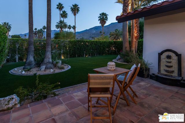 284 E Ocotillo Avenue, Palm Springs CA: https://media.crmls.org/mediaz/38042f37-26b8-46ae-8e54-70b517abcdfa.jpg