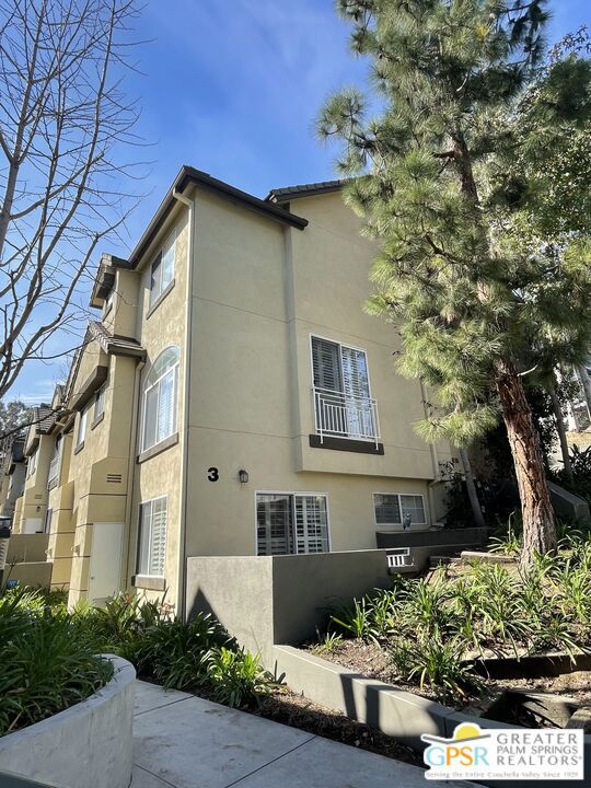 Image 2 for 4600 Don Lorenzo Dr #8, Los Angeles, CA 90008