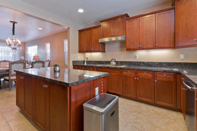 462 Via De La Paz, Palm Desert CA: https://media.crmls.org/mediaz/380458ff-ccd9-4463-804e-de4e75497909.jpg