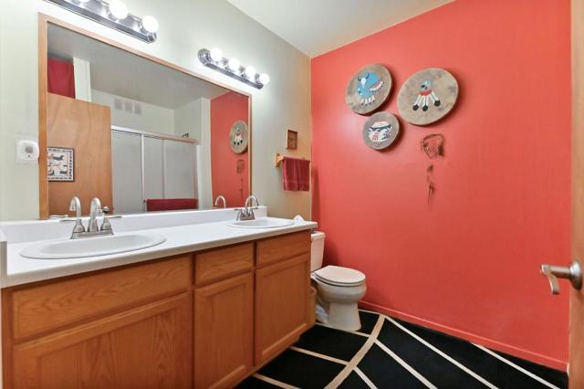18757 Sunrise Way, Tuolumne CA: https://media.crmls.org/mediaz/38048618-93c1-4c18-940b-e242598156bf.jpg