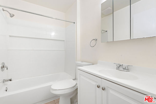 2638 S Barrington Avenue, Los Angeles CA: https://media.crmls.org/mediaz/3804cf11-bfcc-413b-a20a-7de1cd76e789.jpg