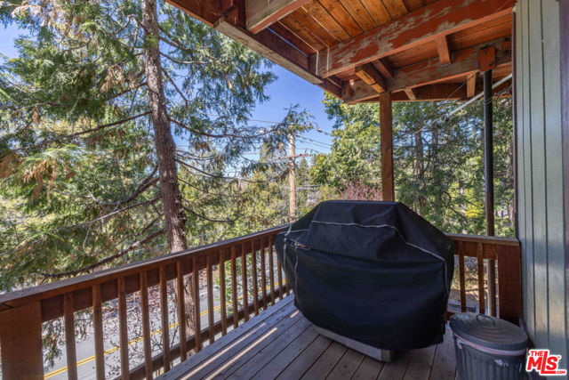 817 Grass Valley Road, Lake Arrowhead CA: https://media.crmls.org/mediaz/380573cf-988a-457a-9878-cbf8f7bfcfbc.jpg