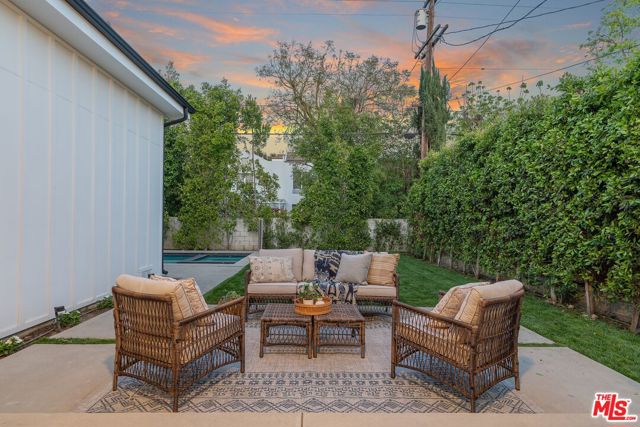 5522 Buffalo Avenue, Sherman Oaks CA: https://media.crmls.org/mediaz/3805ce09-1410-4f4e-955d-4cd82ffb9626.jpg
