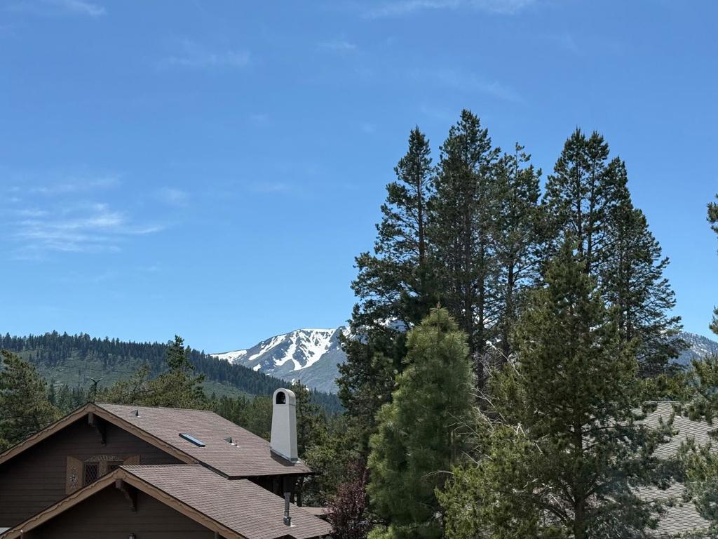 https://media.crmls.org/mediaz/3805e756-3750-40a9-a4bc-038bb4629c9b.jpg?preset=X-Large