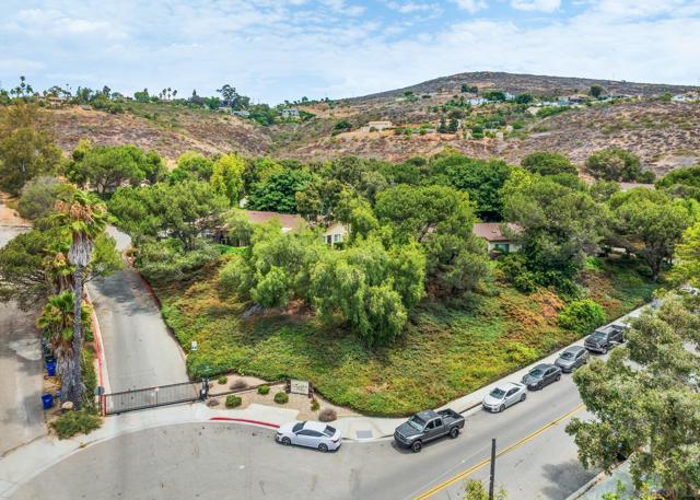9270 Amys St, Spring Valley CA: https://media.crmls.org/mediaz/38070d9b-98d7-4eb9-a41d-3b04bbef9bf5.jpg