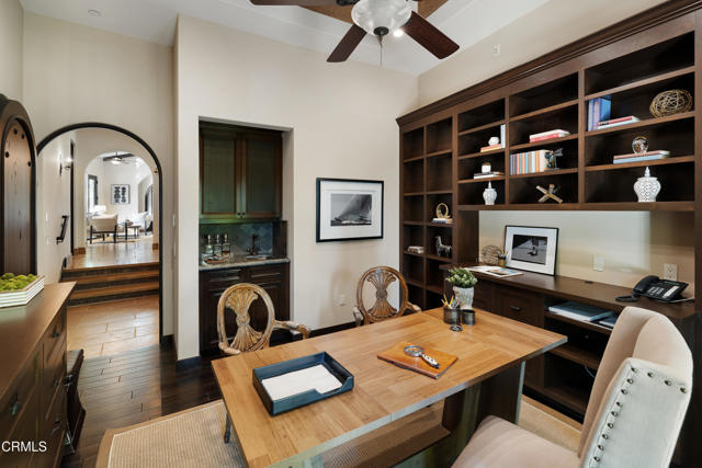 5065 Indianola Way, La Canada Flintridge CA: https://media.crmls.org/mediaz/38071aa9-7d3c-4b8b-850e-e69e285a29fc.jpg