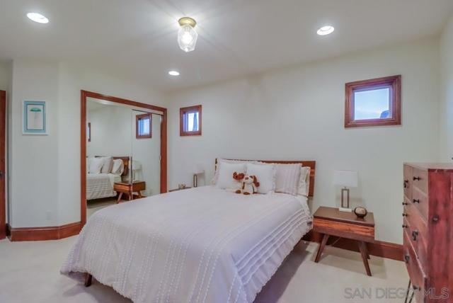 8457 Lower Scarborough, San Diego CA: https://media.crmls.org/mediaz/3807bc42-addb-47be-9077-8792d040b549.jpg