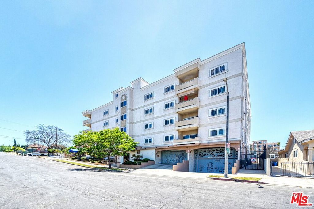 1043 S Kenmore Avenue #201