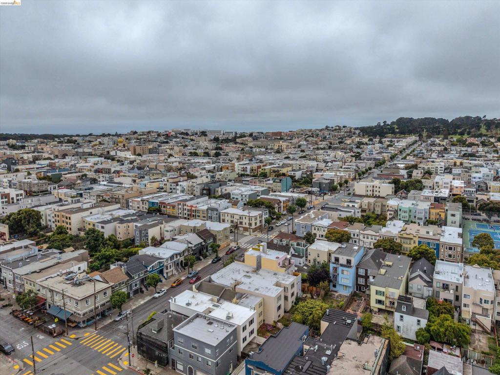 https://media.crmls.org/mediaz/38083b98-2764-4ad1-ac58-4c96ee8eaabd.jpg?preset=X-Large